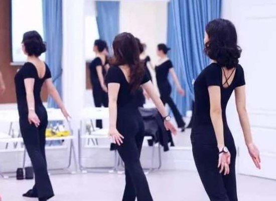 优雅仪态 10节课提升气质，让你的魅力比别人更高级，优雅仪态，十步进阶，气质飞跃，让你魅力超越他人