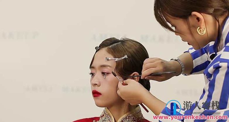 艾米丽培训机构：刘海造型演变刘海发型设计，艾米丽发型艺术，刘海的时尚演变与发型设计艺术