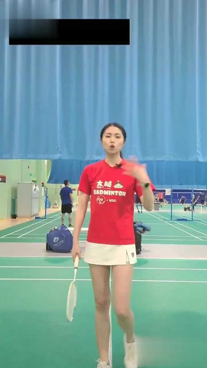 腿腿·羽毛球5合1精品课 杀球和高远球握拍一样吗？腿腿·羽毛球深度解析，5合1精品课程之杀球与高远球的握拍技巧差异