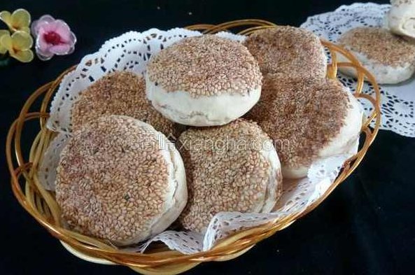 芝麻烧饼做法学习视频，学习制作芝麻烧饼的简单教程视频