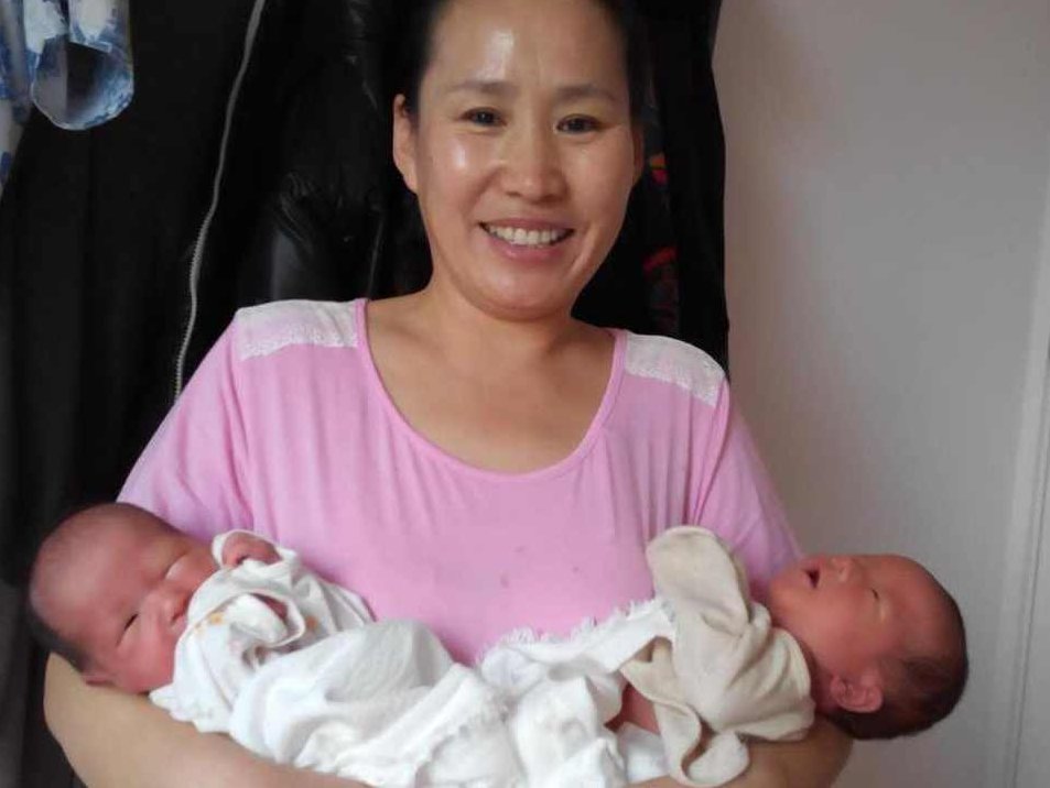 钟宏 就业新思路-大学生月嫂月薪过万超白领，钟宏揭秘，大学生转型月嫂行业——月入过万超越传统白领的就业新思路