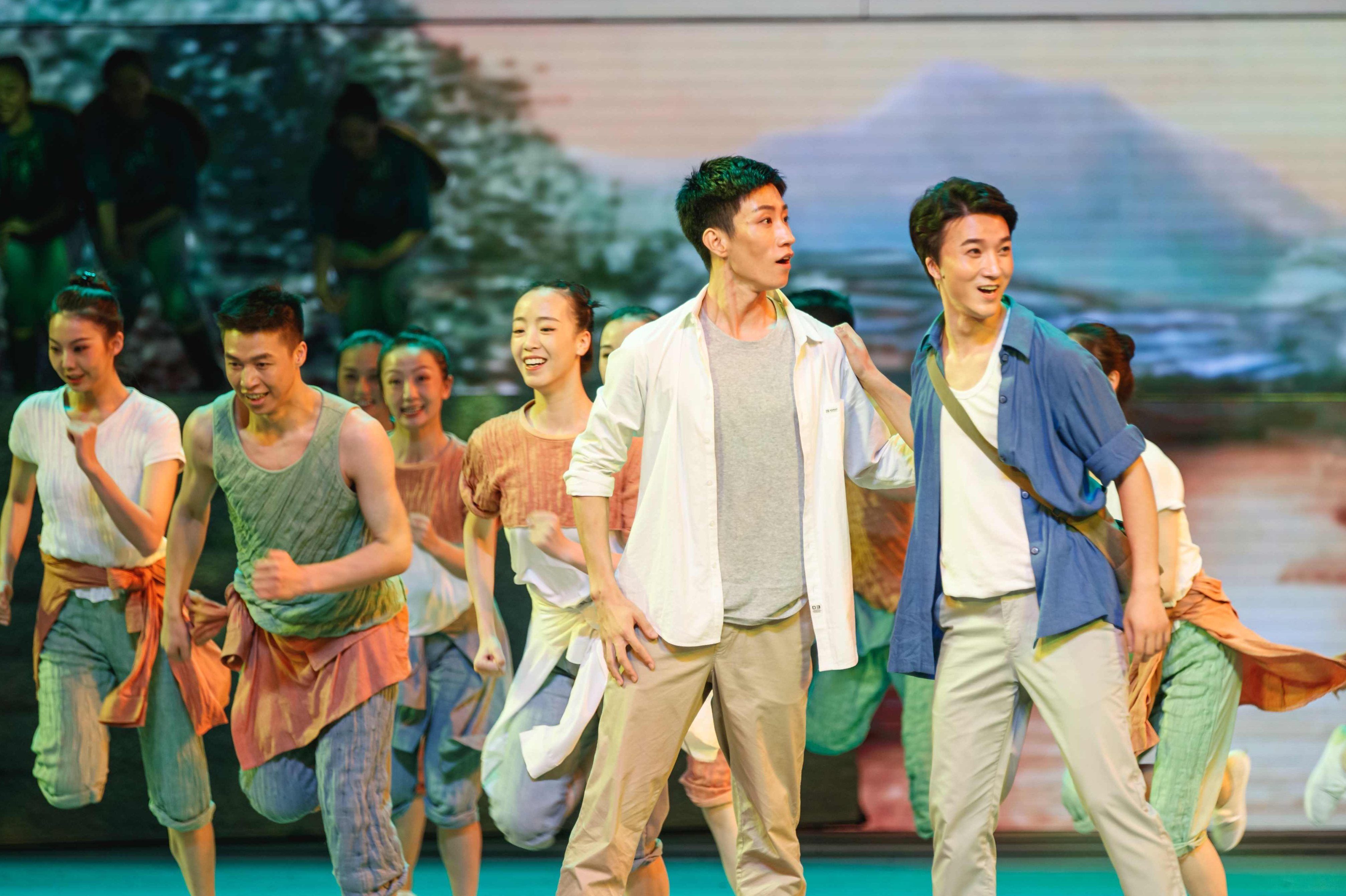 《大地的回声》讲 播-艾宝良 27集全，大地的回声，播-艾宝良 27集全 续写之旅,艾宝良,第1张