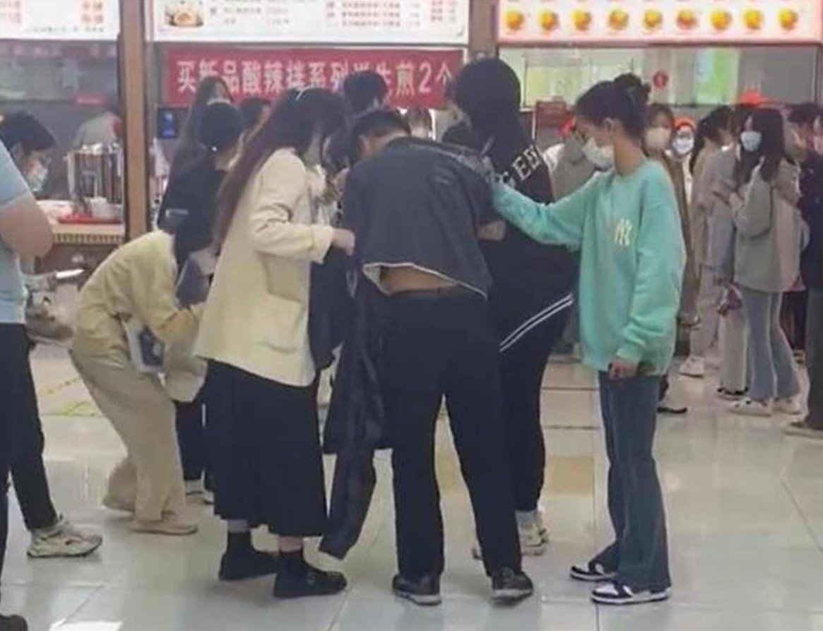 记者门-职业出轨(全集)(播音——摩崖)记者门后,职业真相的探索与揭露(全集)——播音员摩崖揭秘