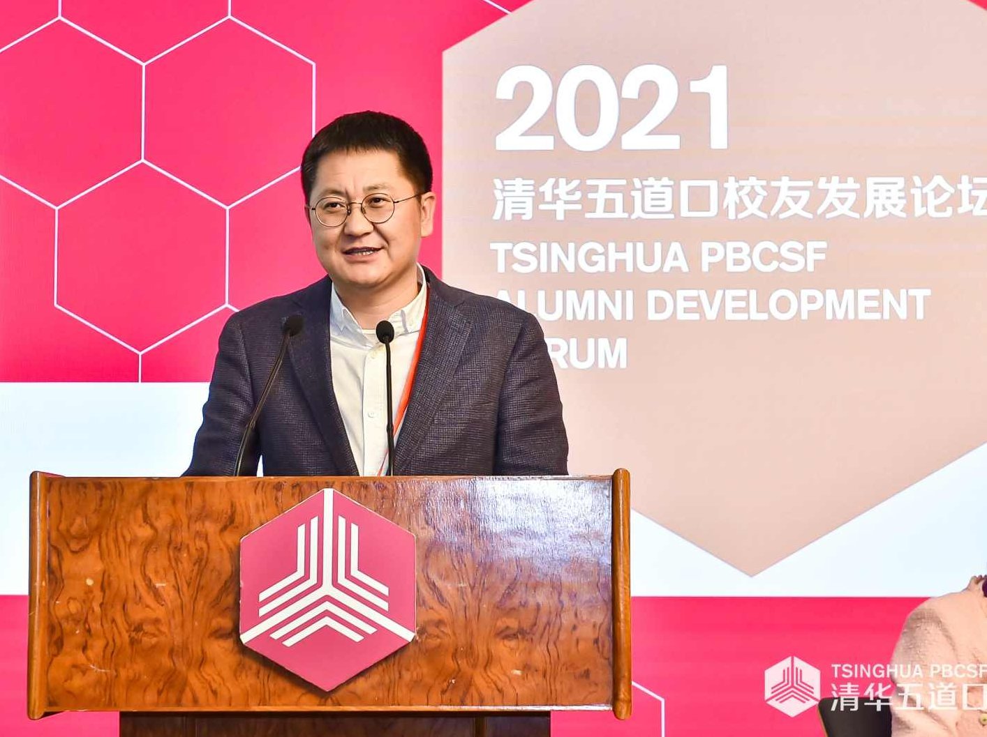 赵龙、黄秋彦、朱慧敏 新导购员的一天，赵龙、黄秋彦、朱慧敏，新导购员的工作日常,指南,第1张