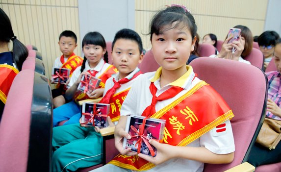 濮存昕 中小学防毒防艾教育,濮存昕引领的中小学防毒防艾教育新篇章