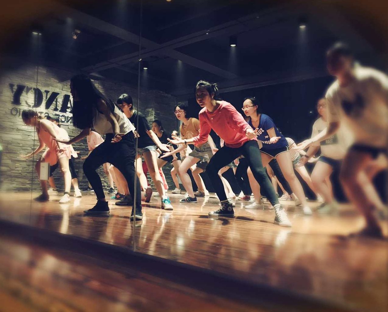 爵士舞培训 女子街舞爵士舞初级基础自学视频教程,课程,视频,教程,第1张 爵士舞培训 女子街舞爵士舞初级基础自学视频教程,课程,视频,教程,第1张