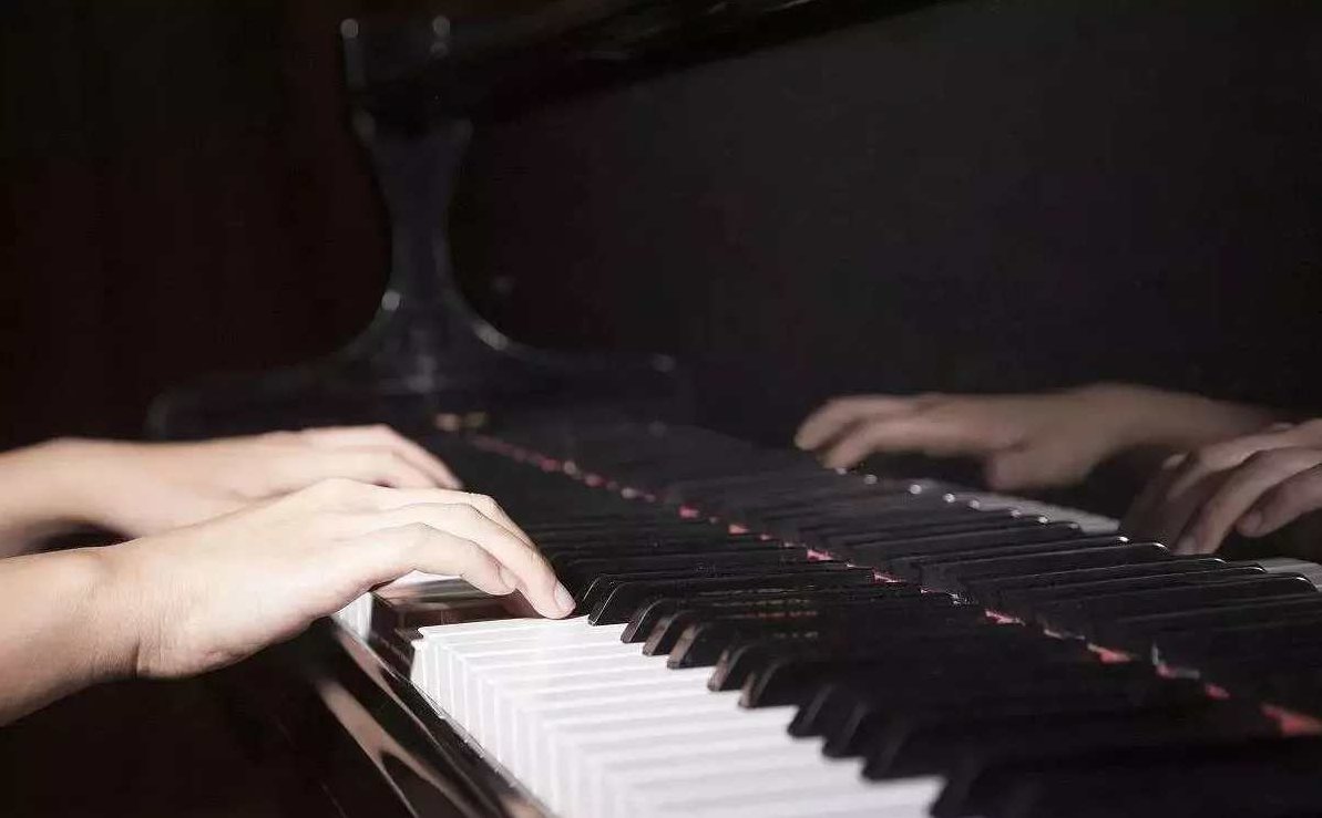 唱歌音乐 学钢琴必听20问，学钢琴必听，20问关于唱歌与音乐的艺术融合，在保持内容相关性的同时，突出了学钢琴和唱歌音乐的关联性，并且加入了必听和20问来吸引读者的注意力，同时符合SEO优化的要求。