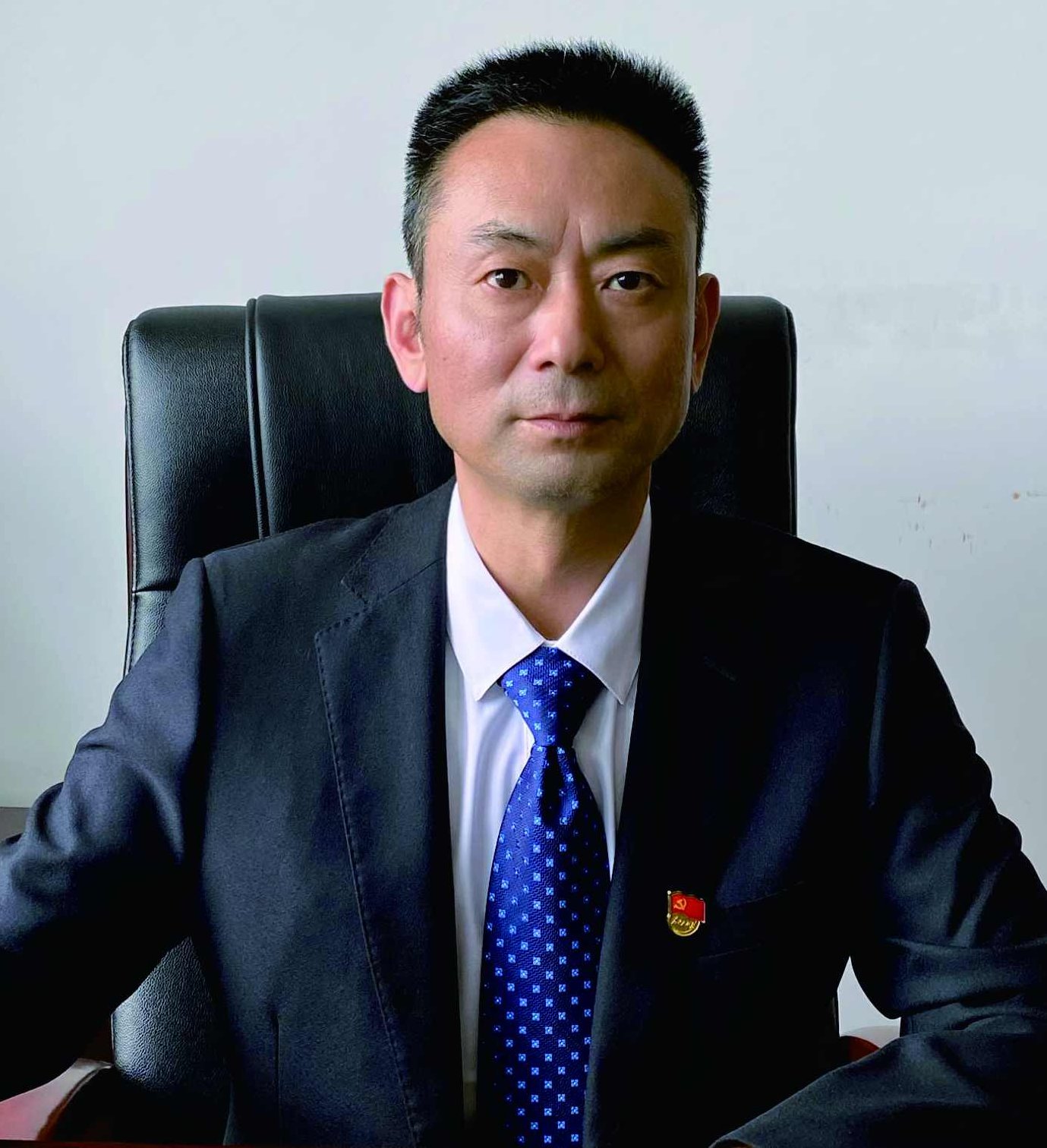 万商万才服装林恒毅创业案例，万商汇聚，林恒毅的服装创业之路