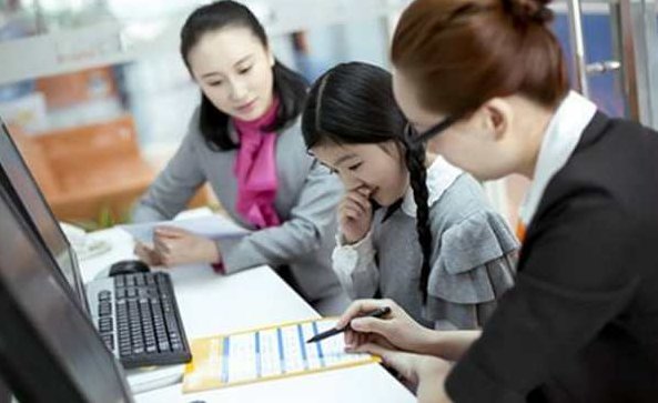 教育培训 销售如何搞定人，教育培训中销售如何巧妙地与顾客建立关系并达成交易