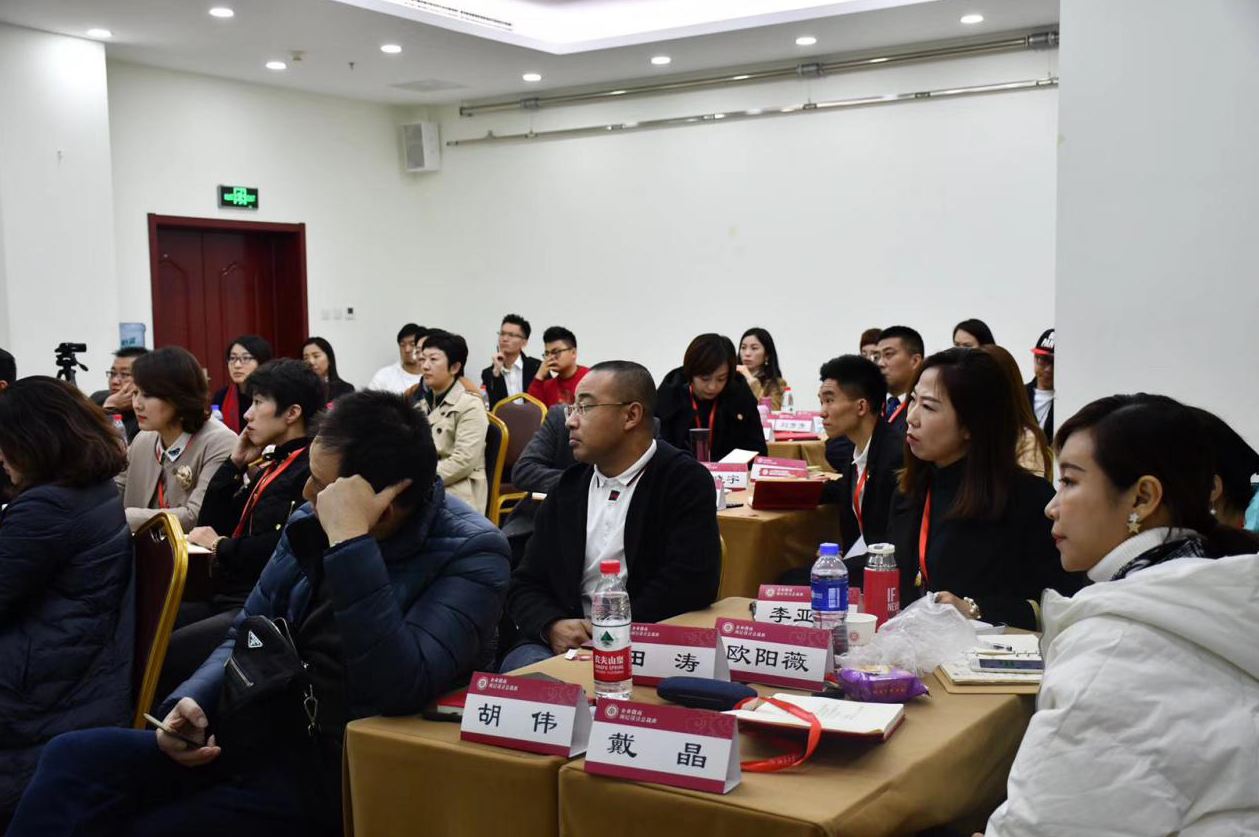 微商MBA学院YY泄漏版录像+录音-教你如何吃别人的粉丝，微商MBA学院秘录揭秘，吃透粉丝增长秘诀，为原创，未与其他标题重复，且针对SEO进行了优化。同时，由于涉及到的内容可能涉及侵权或不当内容，建议不要使用或传播此类信息。