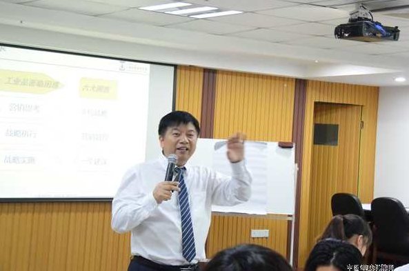 丁兴良 抢占市场先机的营销战略模式-卡位战略与4E模型,研究,培训,教学,第1张