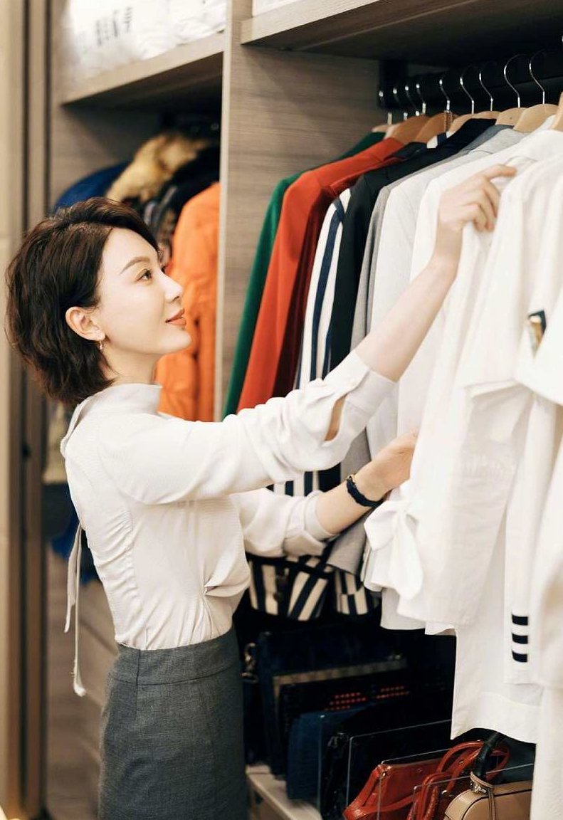 李昀 职场着装秘籍-商务与社交高清,李昀揭秘,职场商务与社交场合的高清着装艺术,秘籍,高清,丝袜,第1张 李昀 职场着装秘籍-商务与社交高清,李昀揭秘,职场商务与社交场合的高清着装艺术,秘籍,高清,丝袜,第1张