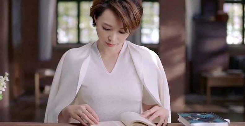 马妮-仪态礼仪，马妮，仪态礼仪之美，优雅风范之典范,马妮,仪态,礼仪,第1张