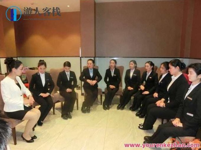 客服如何培训？金牌客服培训内容_软件教程，金牌客服培训内容，如何有效提升客服的沟通与解决问题能力_软件教程,课程,视频,教程,第1张